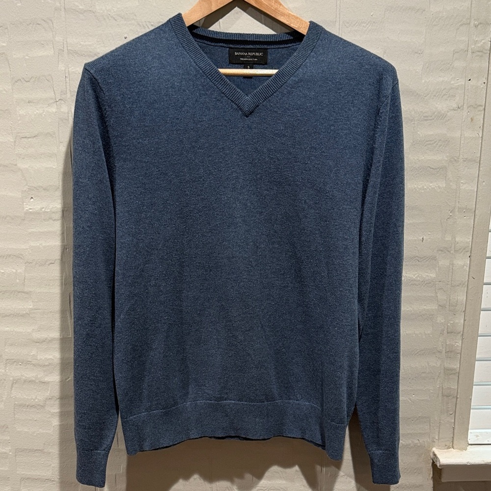 Banana Republic Men’s Merano Wool V Neck Sweater - light heather blue (s)